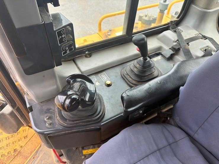 komatsu-d65exi-18-image-20