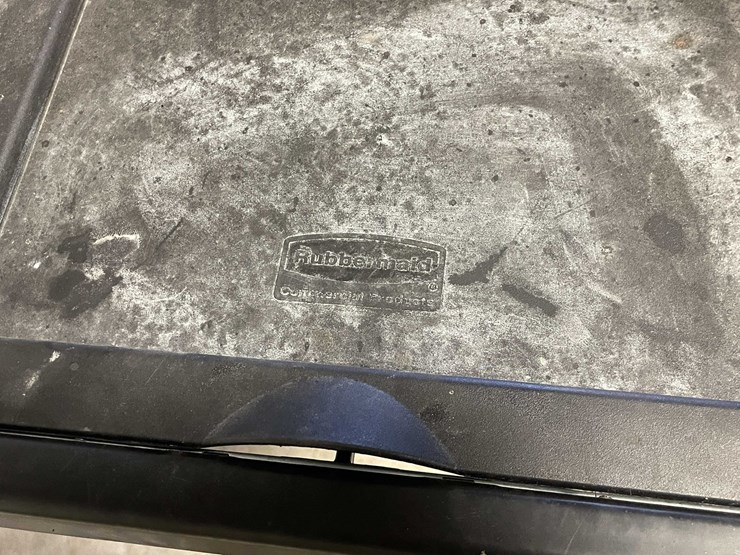 #5513-•-rubbermaid-cart-image-6