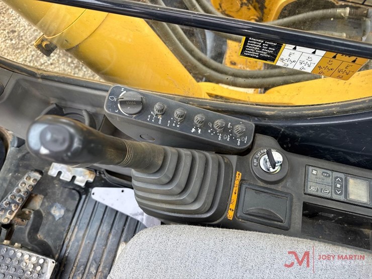2004-deere-450c-lc-image-29
