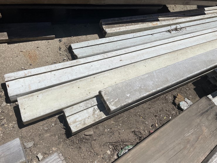 #6078-•-stack-of-plastic-form-boards-image-4