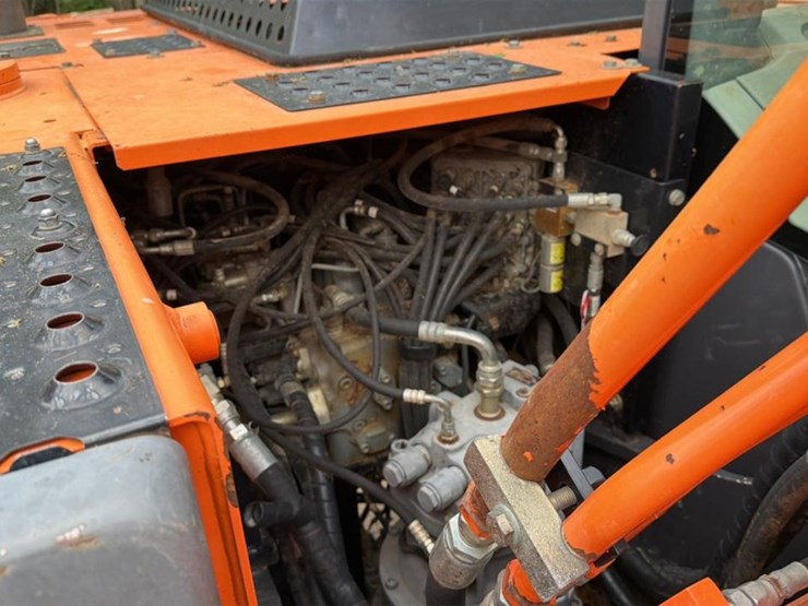 2012-hitachi-zx160-image-37