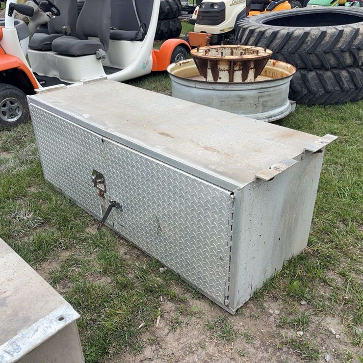 Semi step deck toolbox