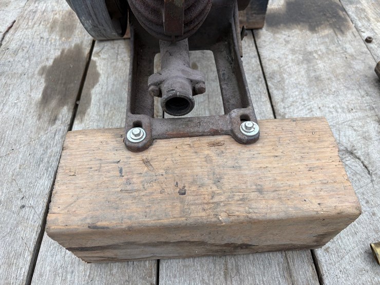 #5533-•-old-gasoline-engine-image-4