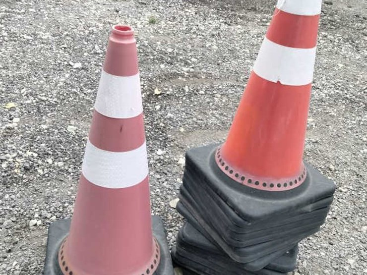 #170-•-(22)-used-safety-cones-image-1