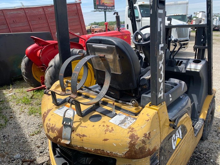 cat-gp15n-forklift-image-15