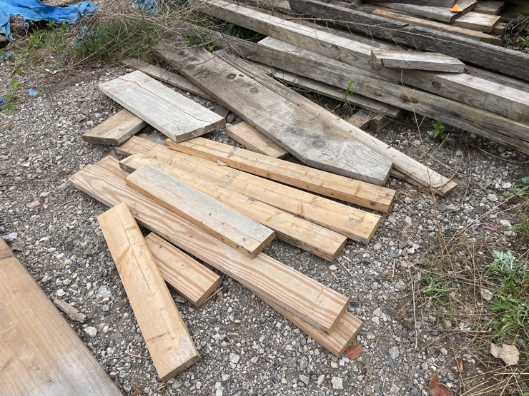 #6062-•-pile-of-various-wood-and-lumber-cutoffs-image-2