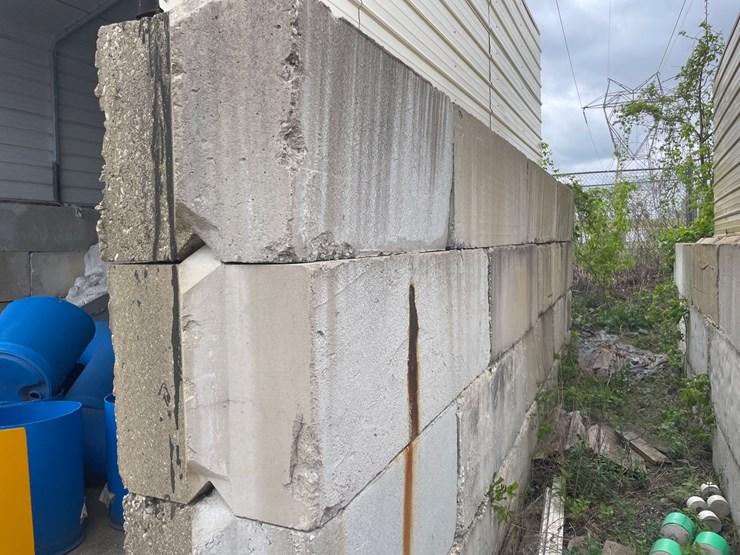 #6002-•-concrete-block-and-metal-salt-cover-structure-image-9