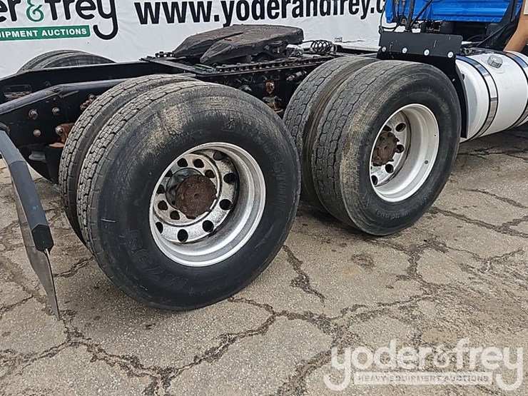 2019-freightliner-cascadia-116-image-17
