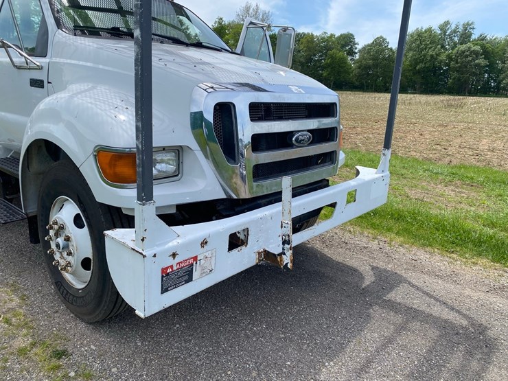 2008-ford-f-750-bucket-truck-image-12