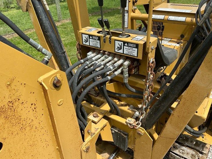 #121-•-2014-magnatrac-mh-7000-crawler-loader-image-32