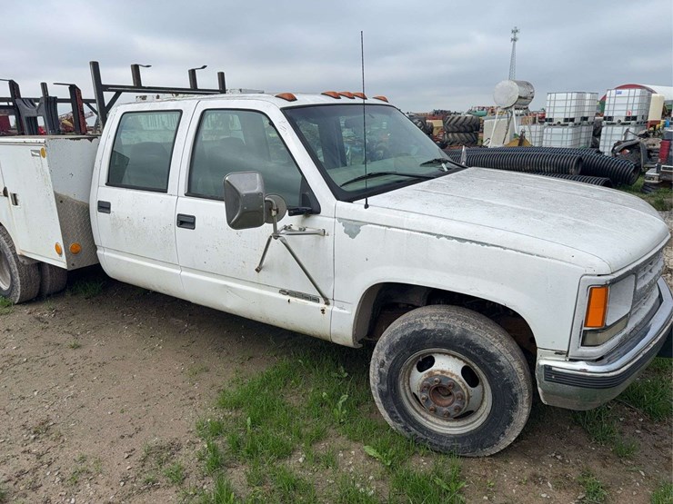 2000-chevrolet-3500-image-2