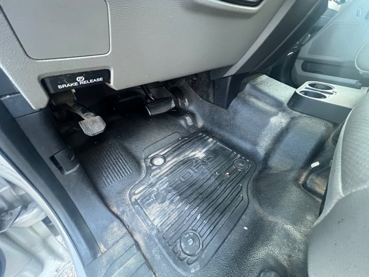 2017-ford-f250-xl-image-10