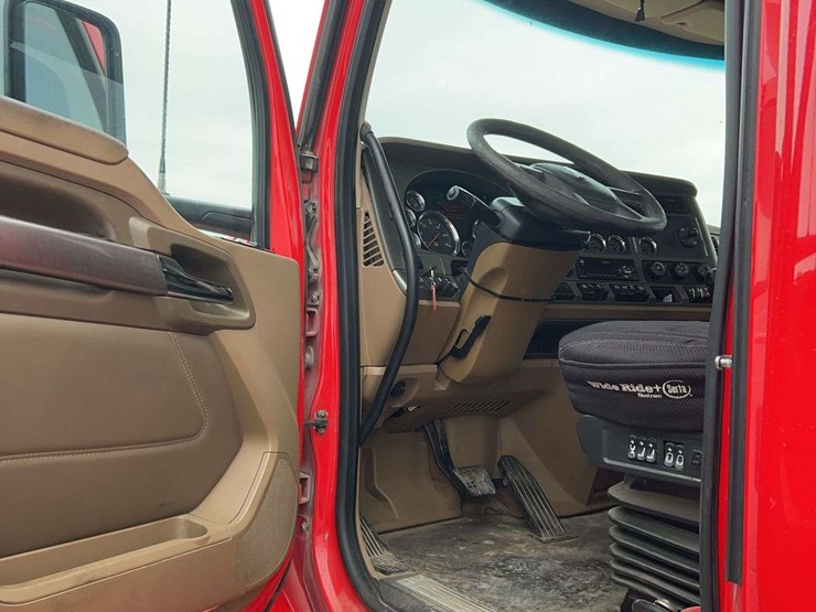 2016-kenworth-t680-image-18