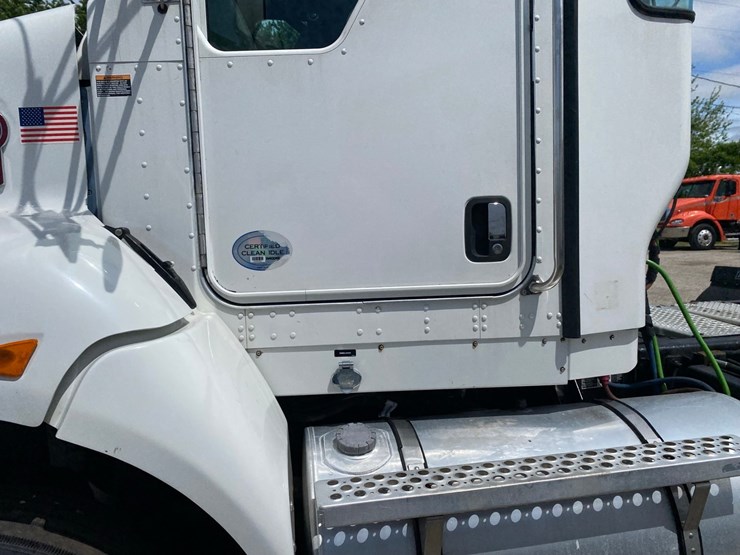 2014-kenworth-t400-single-axle-day-cab-semi-tractor-image-12