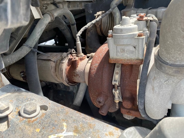 2014-kenworth-t400-single-axle-day-cab-semi-tractor-image-35