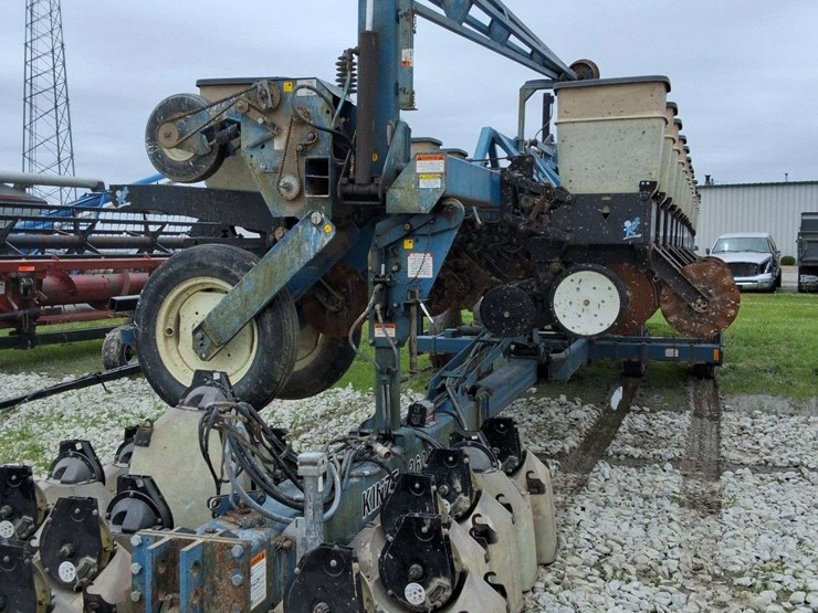 2020-kinze-2600-image-2