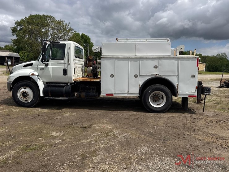 2004-international-durastar-4300-image-5