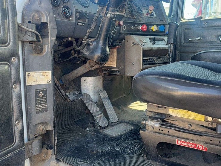 1992-mack-rd600-image-13