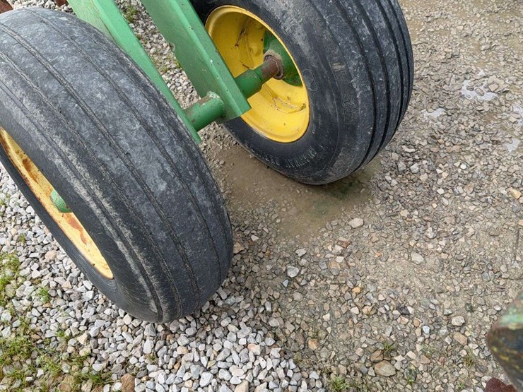 john-deere-335-image-15