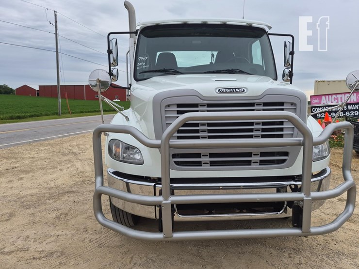 2018-freightliner-business-class-m2-112-image-4