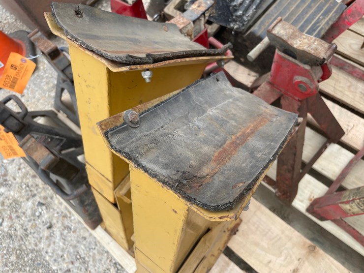 #6040-•-pair-of-dump-truck-hoist-jacks-image-4