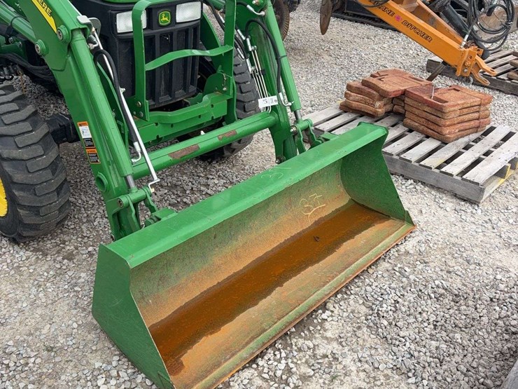 2015-john-deere-4105-image-5