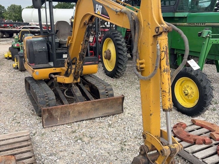 caterpillar-302.5-image-1