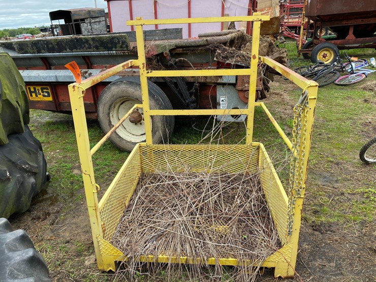 #3508-•-work-cage-with-fork-pockets-image-2