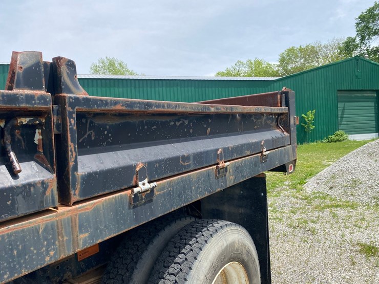 2002-gmc-6500-dump-truck-image-25