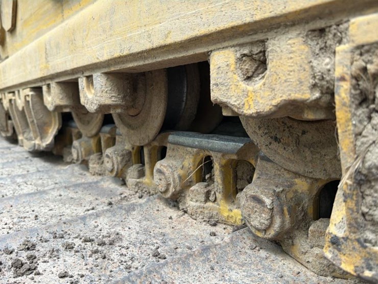 2018-caterpillar-d6k-image-22
