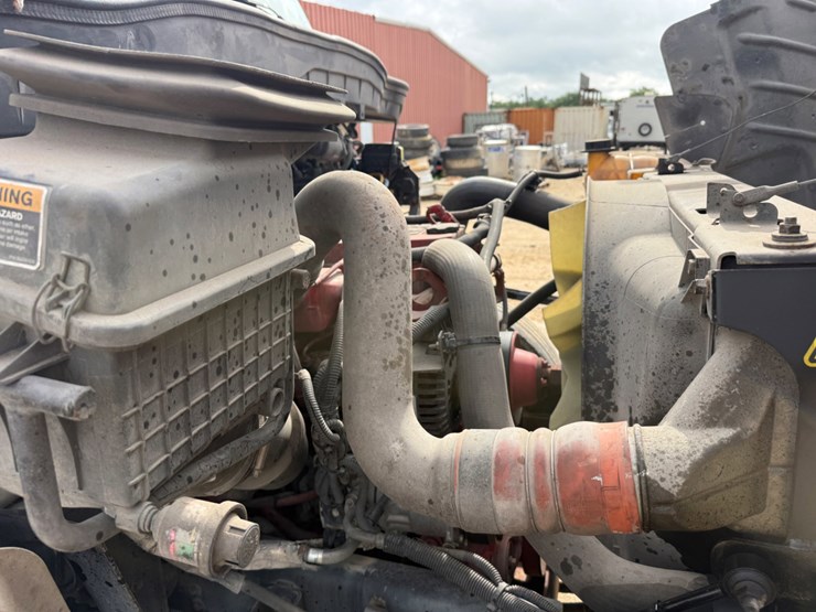 2018-international-durastar-4300-image-11
