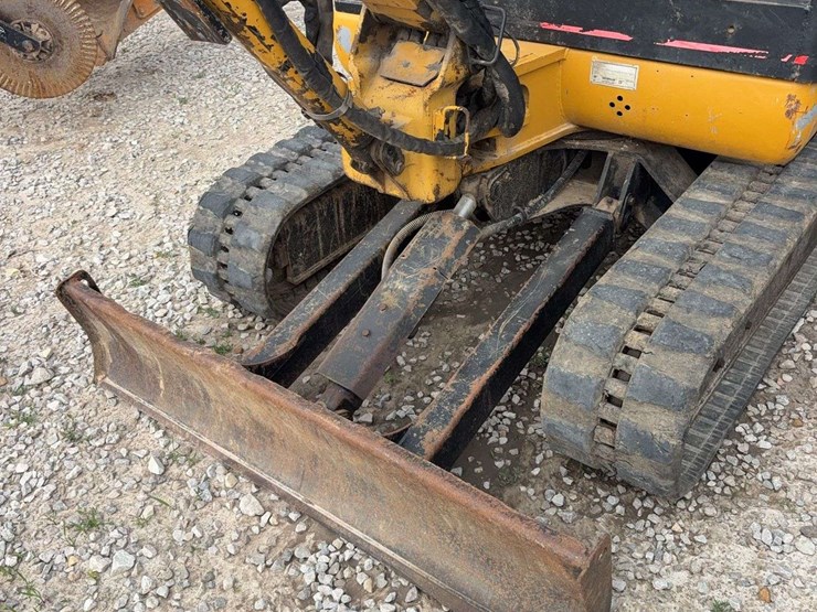 caterpillar-302.5-image-5