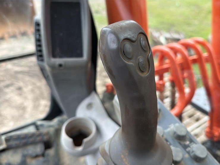 2012-hitachi-zx160-image-44