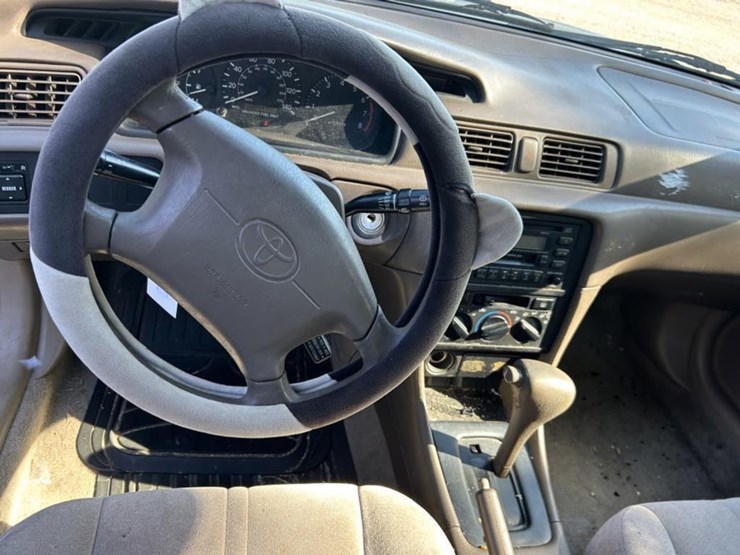 #3-•-1999-toyota-camry-image-13