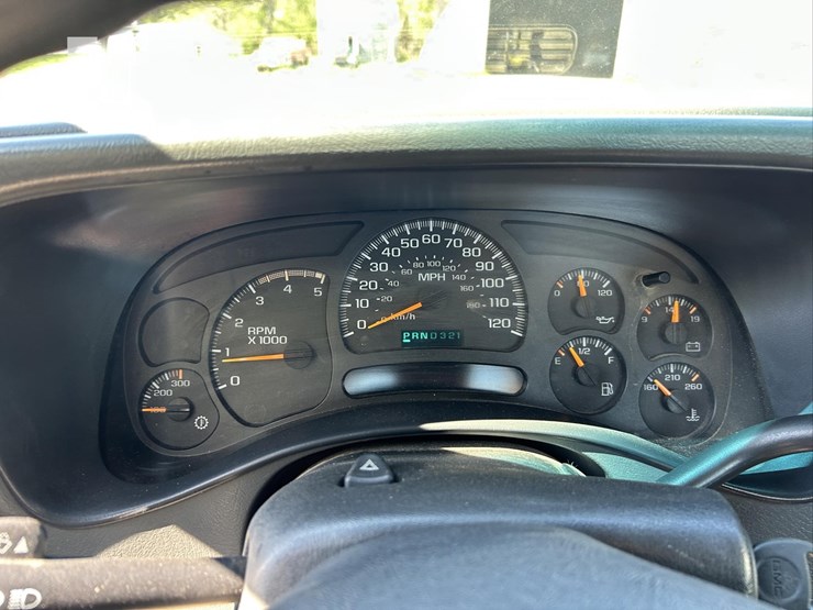 2005-gmc-3500-image-22