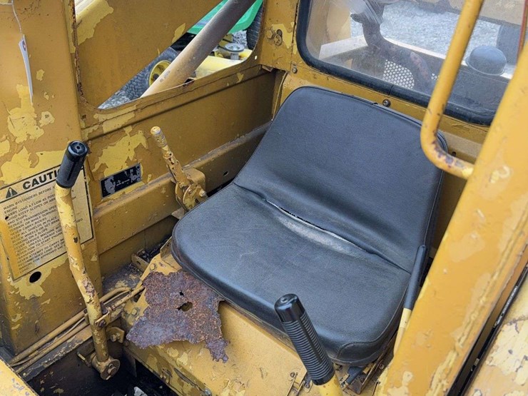 new-holland-l425-image-8