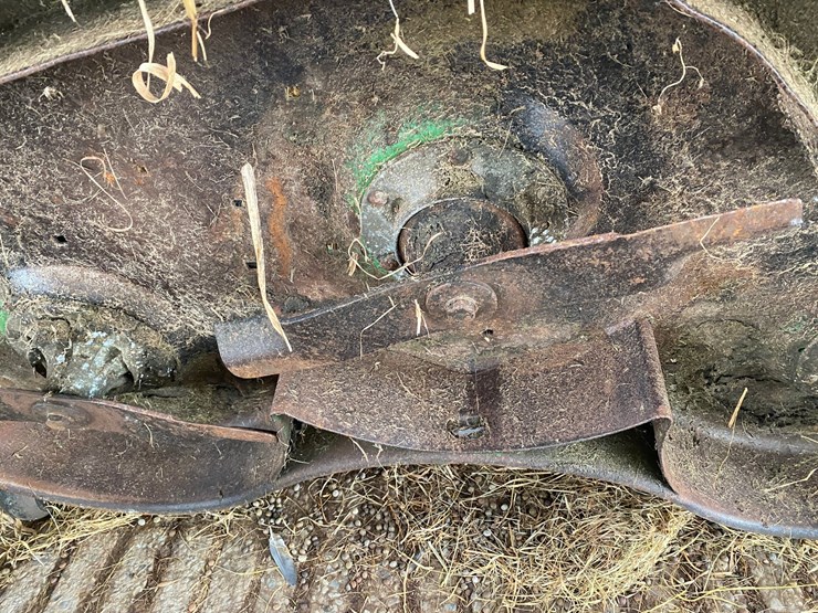 #3576-•-john-deere-mower-deck-image-9