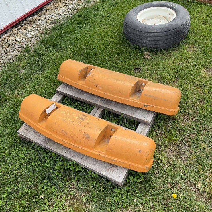 2 rear wights off case, 443lbs