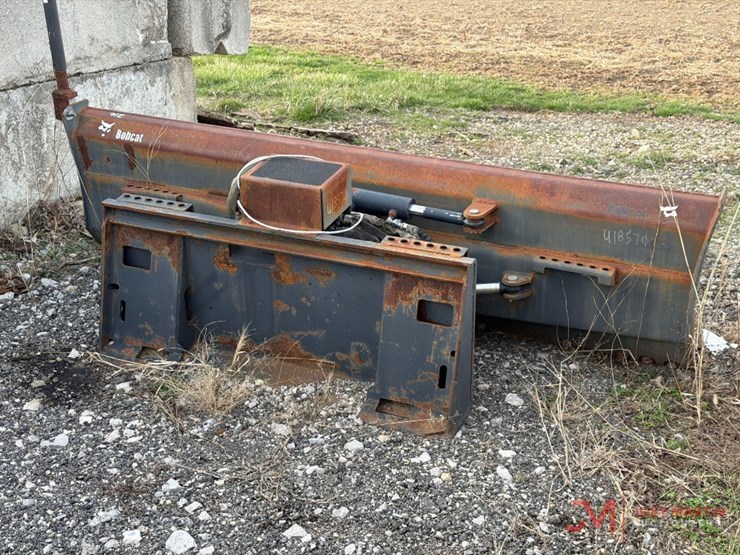 bobcat-90"-4-way-hydraulic-dozer-blade-image-3