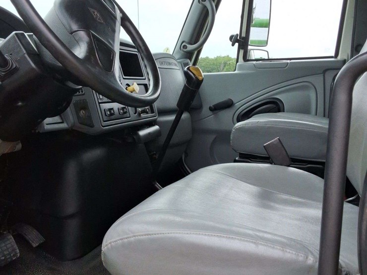 2007-international-durastar-4400-image-12