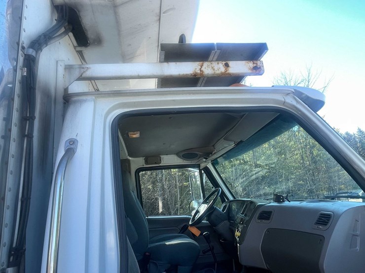 #4198-•-2005-sterling-box-truck-image-94