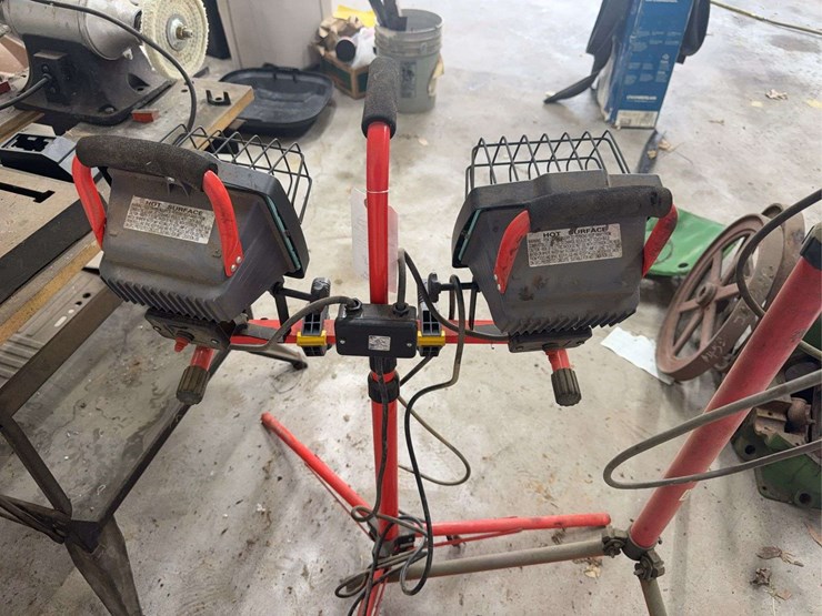 craftsman-work-lights-with-stands-image-4