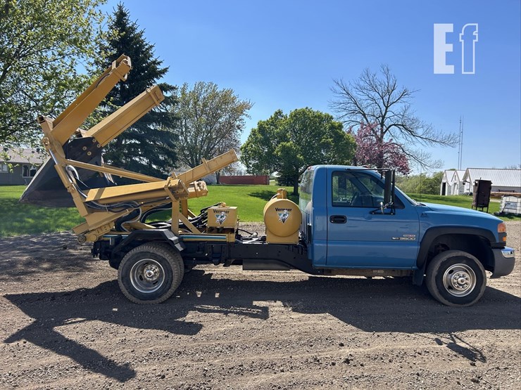 2005-gmc-3500-image-4