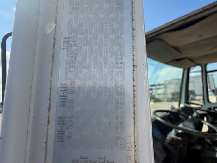2000-freightliner-fc70-image-15