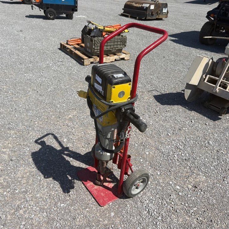 #25 • BOSCH BRUTE ELECTRIC JACK HAMMER