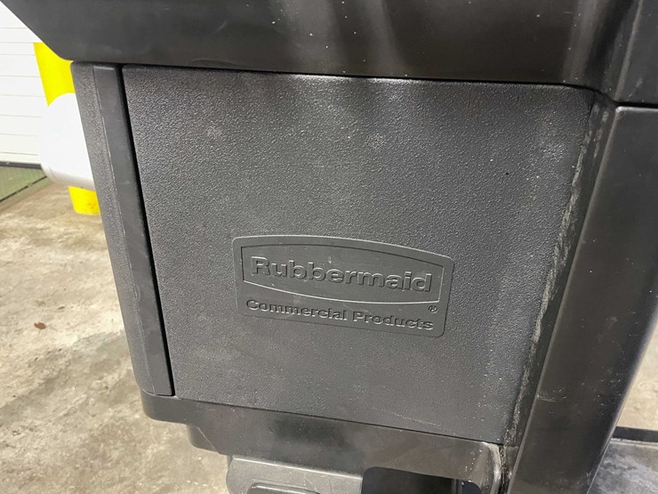 #5513-•-rubbermaid-cart-image-9