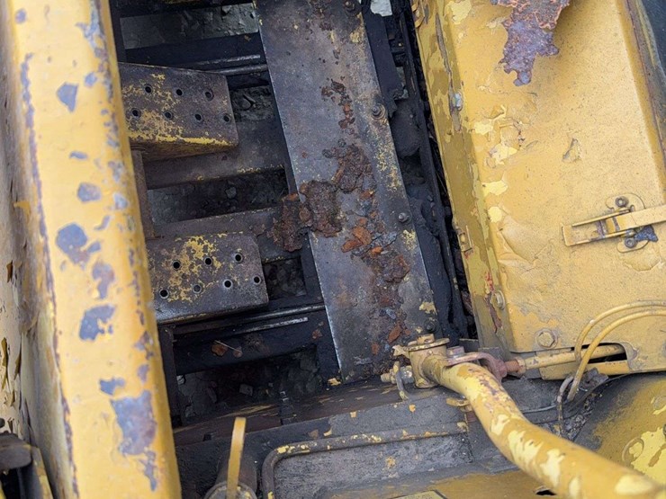 new-holland-l425-image-9