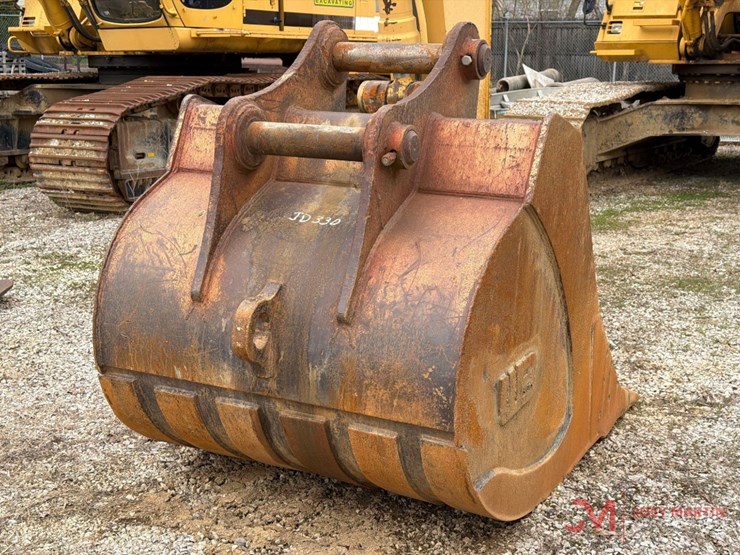 john-deere-330-image-4
