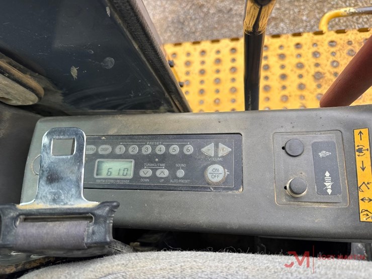 2004-deere-450c-lc-image-32