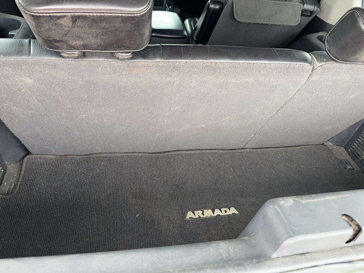 2013-nissan-armada-image-5